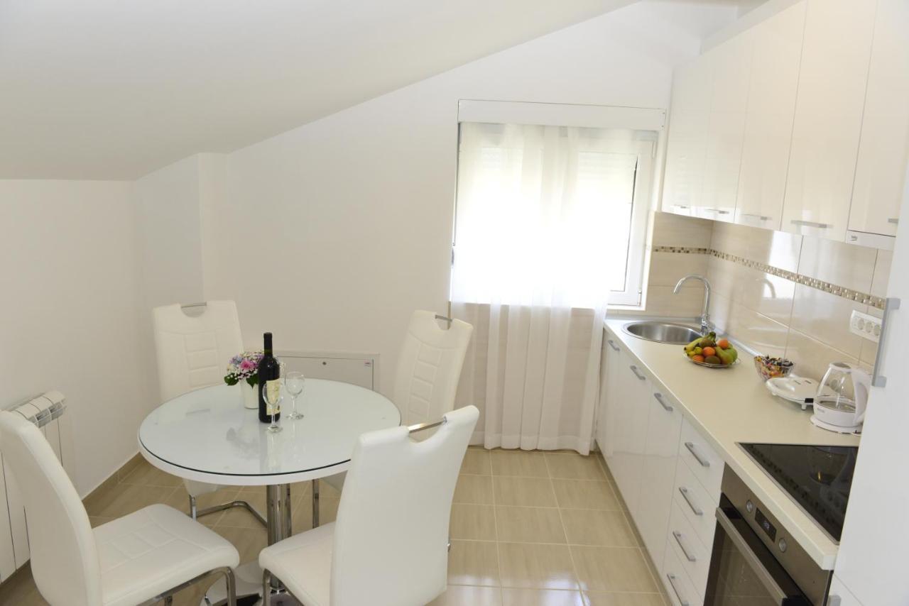 Apartmani Stefanija Tivat Exterior photo